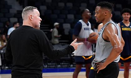 Ο Γουέστμπρουκ... έφαγε τον Μαλόουν από τον πάγκο των Νάγκετς!