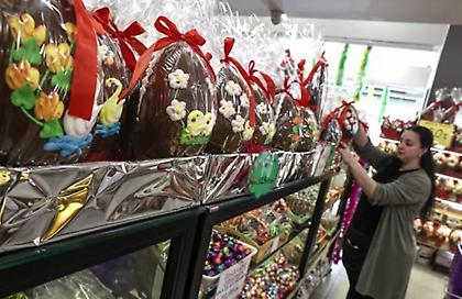 Από σήμερα σε ισχύ το εορταστικό ωράριο λειτουργίας των καταστημάτων