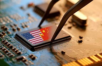 Η Κίνα εντείνει την πίεση στις ΗΠΑ: Υψηλότεροι δασμοί στα τσιπάκια που κατασκευάζονται από αμερικανικές εταιρείες