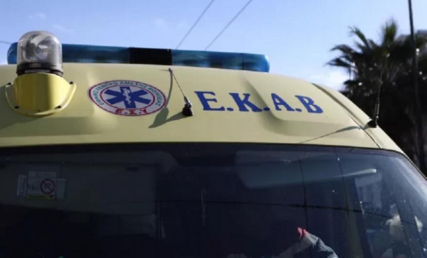 Ομπρέλα καταστήματος έπεσε πάνω σε ηλικιωμένη - Με κάκωση στο κεφάλι νοσηλεύεται η γυναίκα