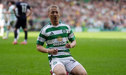 Υπόθεση ενός ημιχρόνου για τη Σέλτικ και αγκαλιά με το πρωτάθλημα