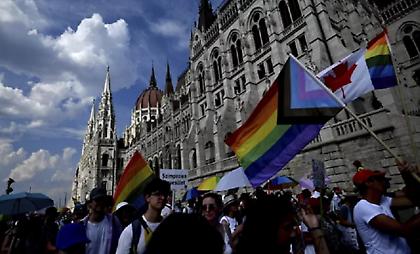 Ουγγαρία: Ψηφίστηκε η συνταγματική τροποποίηση που στοχεύει τους ΛΟΑΤΚΙ+