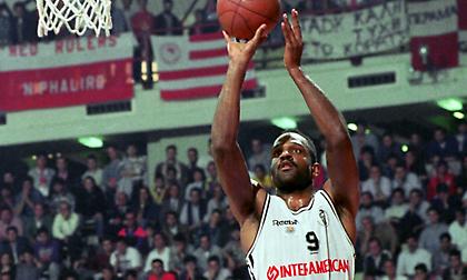 Ο θρυλικός Κεν Μπάρλοου έστειλε το μήνυμά του για τον ΠΑΟΚ: «Να πανηγυρίσουμε και εμείς από τις ΗΠΑ»!