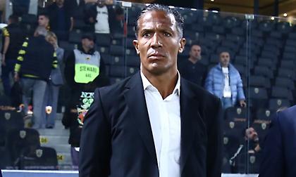 Το δώρο του Άλβες στον Ντιέγκο και η αποθέωση της ΑΕΚ: «Τιμή και αποστολή να παίρνω αυτή τη φανέλα όπου και αν πάω»