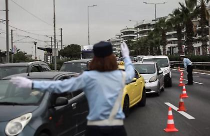 Ουρές χιλιομέτρων στην Παραλιακή μετά από τροχαίο με τραυματισμό δικυκλιστή