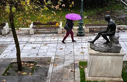 Καιρός: Τοπικές λασποβροχές με 8 μποφόρ και θερμοκρασίες έως 24 βαθμούς Κελσίου