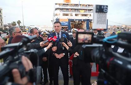 Στο λιμάνι του Πειραιά ο Κικίλιας: Δεν αναμένονται αυξήσεις στα εισιτήρια από την 1η Μαΐου