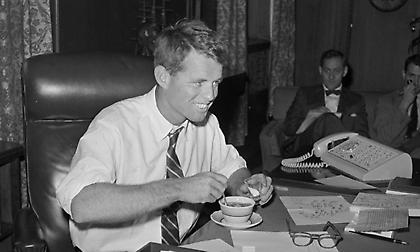 ΗΠΑ: Η κυβέρνηση Τραμπ έδωσε στη δημοσιότητα αρχεία για τη δολοφονία του Ρόμπερτ Κένεντι