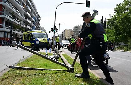Διασωληνωμένες οι δυο εκ των πέντε τραυματιών στο τροχαίο στο κέντρο της Αθήνας