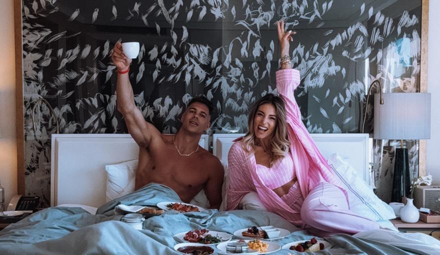 Αθηνά Οικονομάκου: Με τον Bruno, τα παιδιά και την κολλητή για Πάσχα στο Γύθειο