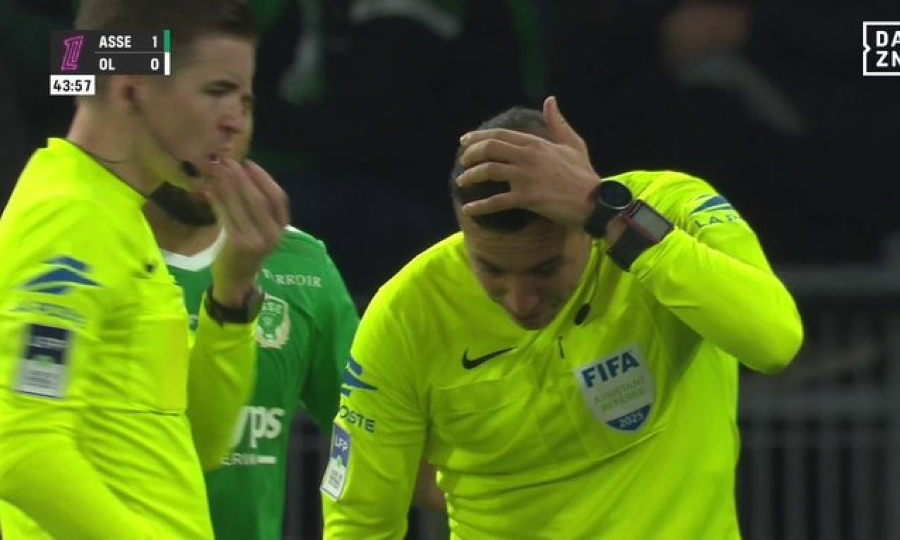 Διακοπή στο ντέρμπι της Σεντ Ετιέν με τη Λιόν: Ο βοηθός διαιτητή δέχθηκε αντικείμενο