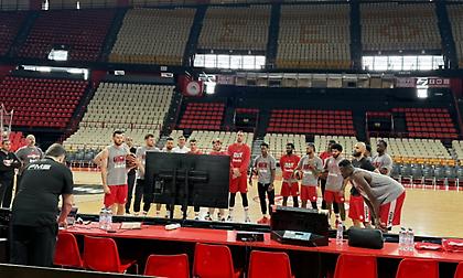 Πάσχα στο ΣΕΦ για τους παίκτες του Ολυμπιακού - Παρών και ο Γουόκαπ