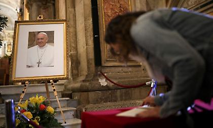 Ο λόγος που δεν μπορεί μια γυναίκα να γίνει Πάπας