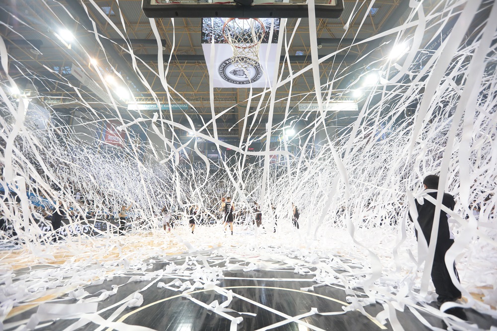 ΠΑΟΚ-Μπιλμπάο: Με το τζάμπολ… διακοπή στο Παλατάκι από χιλιάδες λευκά ρολά