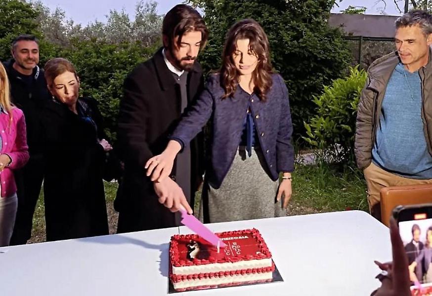 Άγιος Έρωτας: Έφτασαν τα 100 επεισόδια, το γιόρτασαν και διαφώνησαν στα πόσα θέλουν να φτάσουν!