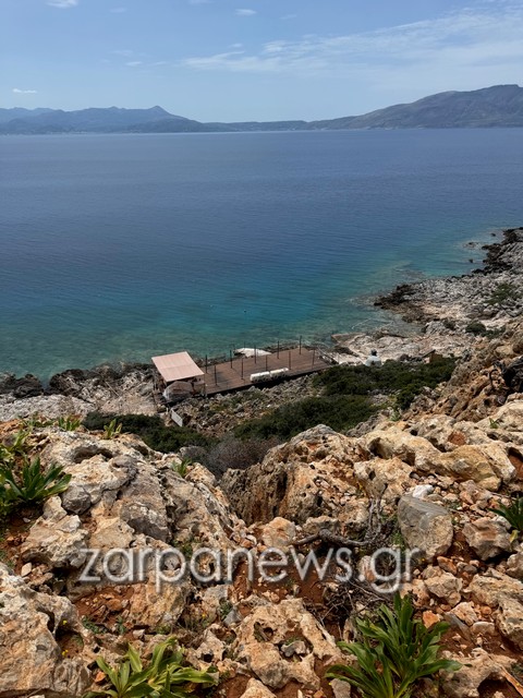 Χανιά: Ετοιμάζουν beach bar στα κατσάβραχα σε περιοχή Natura;