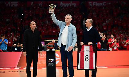 Το βίντεο του Ολυμπιακού από τη βράβευση του Ζάρκο Πάσπαλι στο κατάμεστο ΣΕΦ!