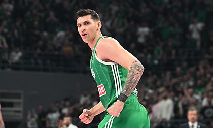 Ξεσήκωσε το ΟΑΚΑ με poster κάρφωμα στον Σμιτς ο Μήτογλου!