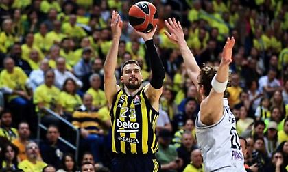 Επίδειξη δύναμης της Φενέρ απέναντι στην Παρί και ένα βήμα μακριά από το Final 4!