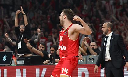 Βεζένκοφ: «Η άμυνα μας έδωσε τη νίκη - Πάμε στη Μαδρίτη να τελειώσουμε τη σειρά»