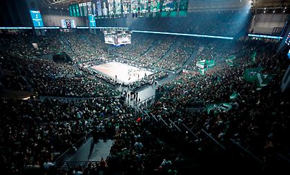 Σύζυγος παίκτη της Εφές καταγγέλλει πως οπαδός του Παναθηναϊκού πέταξε μπύρα στο μωρό της