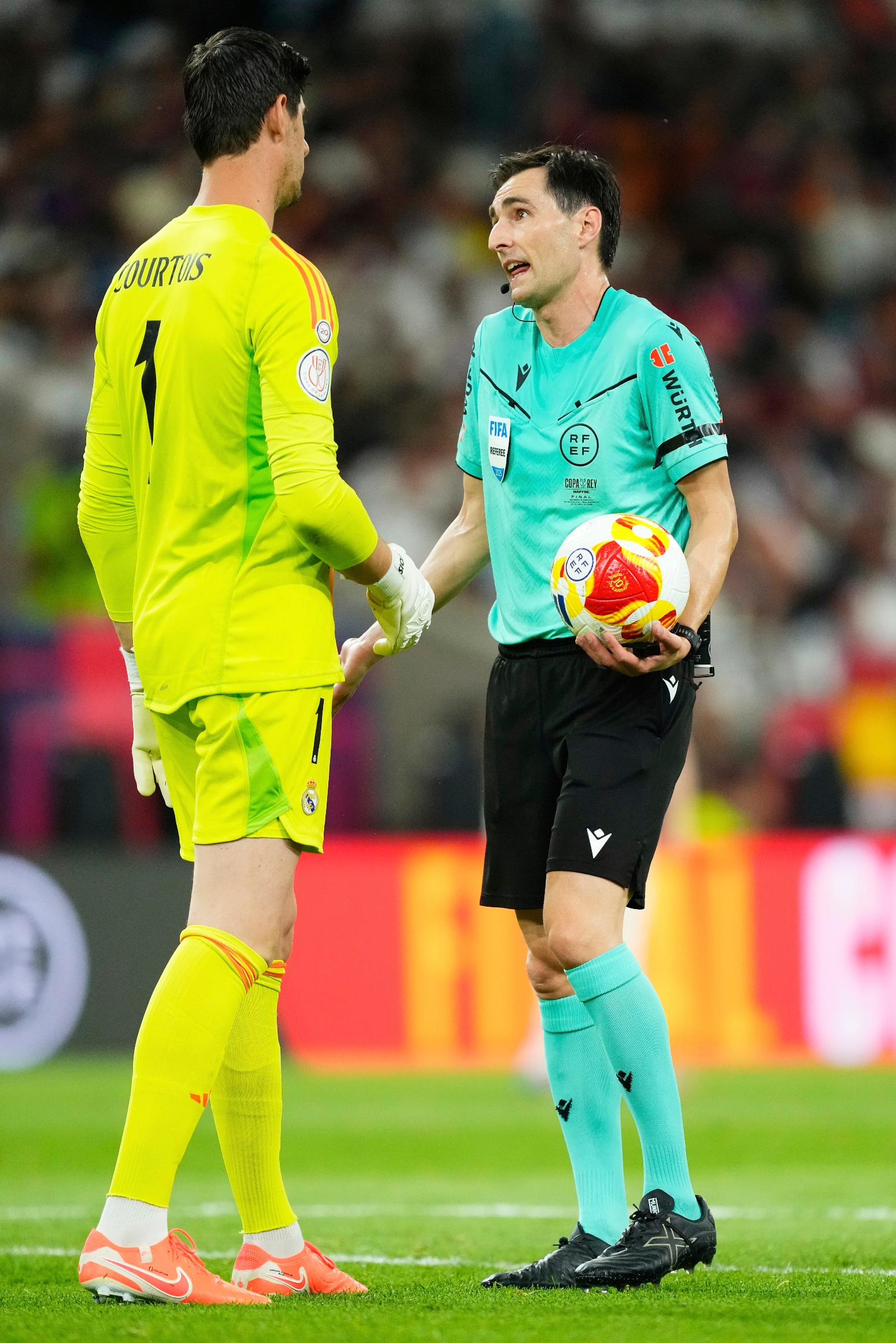 Μπαρτσελόνα-Ρεάλ: Η φάση που φώναξε για πέναλτι ο Ραφίνια στο 96’