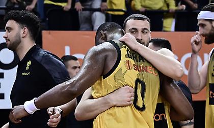 Το μεγάλο σουτ του Γκρέι στην εκπνοή που έστειλε το ματς της ΑΕΚ με τον ΠΑΟΚ στην παράταση