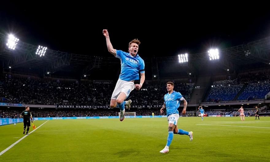 Ο ΜακΤόμινεϊ στρώνει το χαλί στη Νάπολι για το Scudetto!