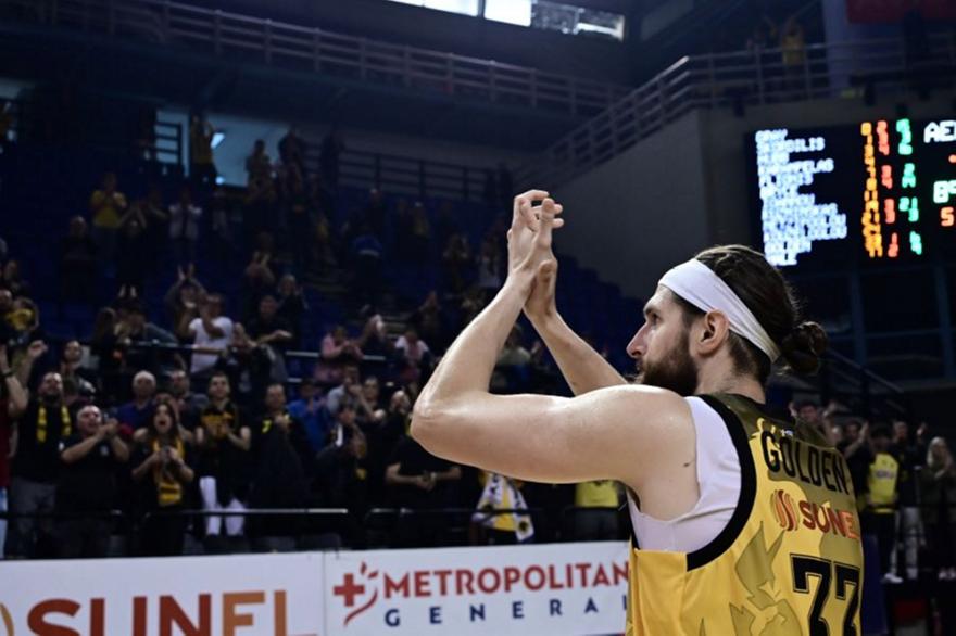 «Κιτρινόμαυρη» τρέλα στα Άνω Λιόσια: Η παρακάμερα από την πρόκριση της ΑΕΚ στα ημιτελικά