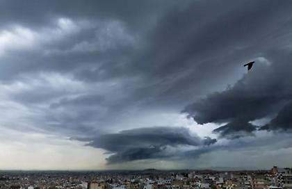 Καιρός: Τοπικές βροχές και καταιγίδες με ισχυρούς ανέμους έως 9 μποφόρ