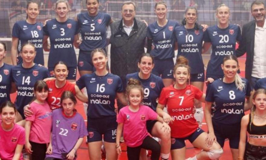 Παρελθόν εννιά βολεϊμπολίστριες από Πανιώνιο