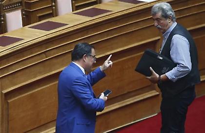 Άγριος τσακωμός στη Βουλή μεταξύ Γεωργιάδη - Πολάκη: «Είπε ότι λέω παπ…» - «Θα μας πει αυτός για παντελόνια»
