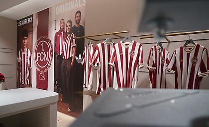 Η επετειακή φανέλα της Νυρεμβέργης θυμίζει έντονα του Ολυμπιακού - Γκρίνια των οπαδών για… μικρό απόθεμα!