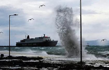 Σε ισχύ απαγορευτικό απόπλου σε πολλά λιμάνια της χώρας λόγω ισχυρών ανέμων