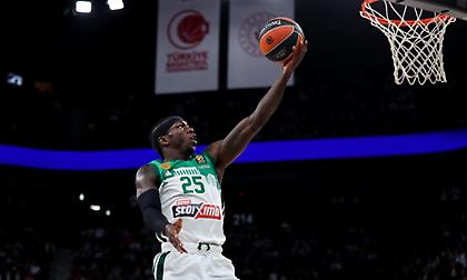 Το ακροβατικό buzzer beater του Ναν στο φινάλε του πρώτου ημιχρόνου!