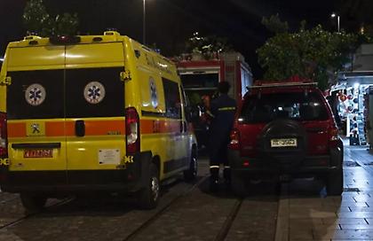 Χωρίς τις αισθήσεις του ανασύρθηκε ο άνδρας που έπεσε στις γραμμές του Μετρό στην Ακρόπολη