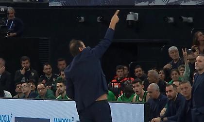 Το σύνθημα των οπαδών της Εφές που οδήγησε τον Αταμάν στην αποχώρηση!