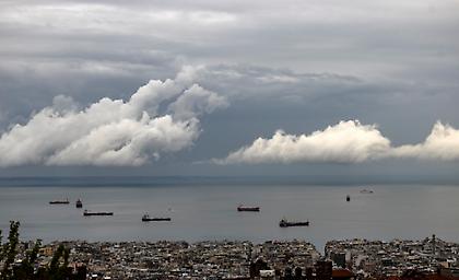 Καιρός: Δυνατοί άνεμοι, βροχές και υψηλές θερμοκρασίες