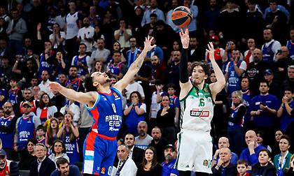 Γεμάτη με μπλε μπλουζάκια η έδρα της Εφές στο Game 4 με τον Παναθηναϊκό