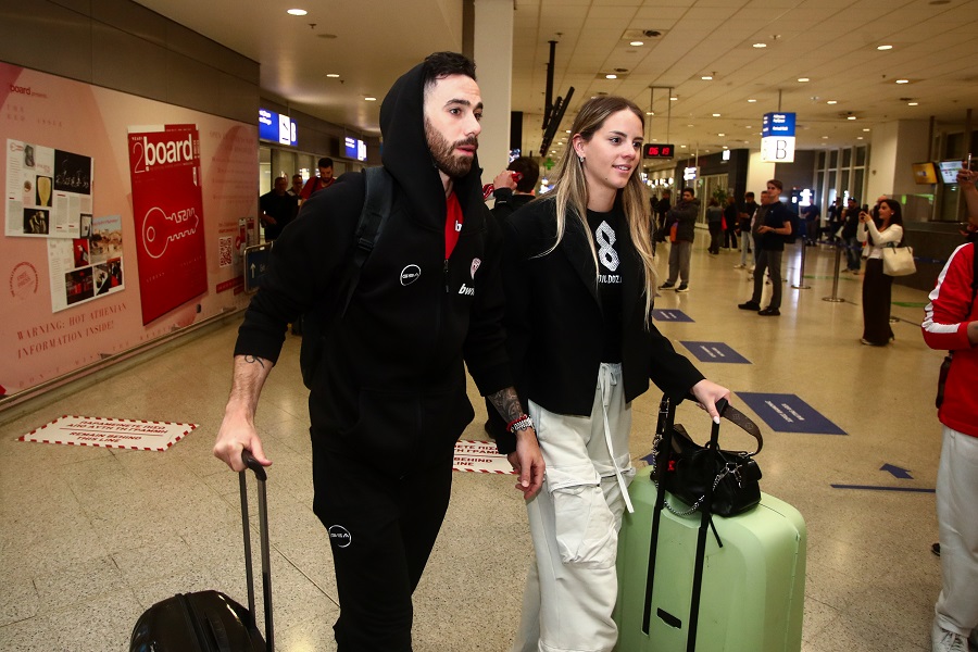 Ολυμπιακός: Επιστροφή με χαμόγελα από τη Μαδρίτη-Υποδοχή από φιλάθλους