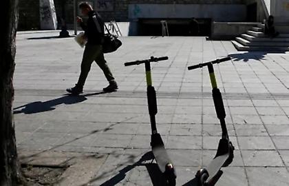 Χώροι στάθμευσης και όρια στη χρήση των πατινιών - Τι εξετάζει ο δήμος Αθηναίων