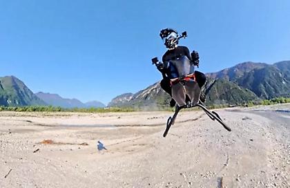 Διαστημικό και όμως αληθινό: Εντυπωσιάζει η ιπτάμενη μοτοσικλέτα αλά Star Wars – Δείτε βίντεο