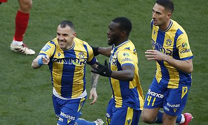 Τρόλαρε τον Καλτσά ο Μακέντα: «Χαρούμενα 50ά γενέθλια παππού»