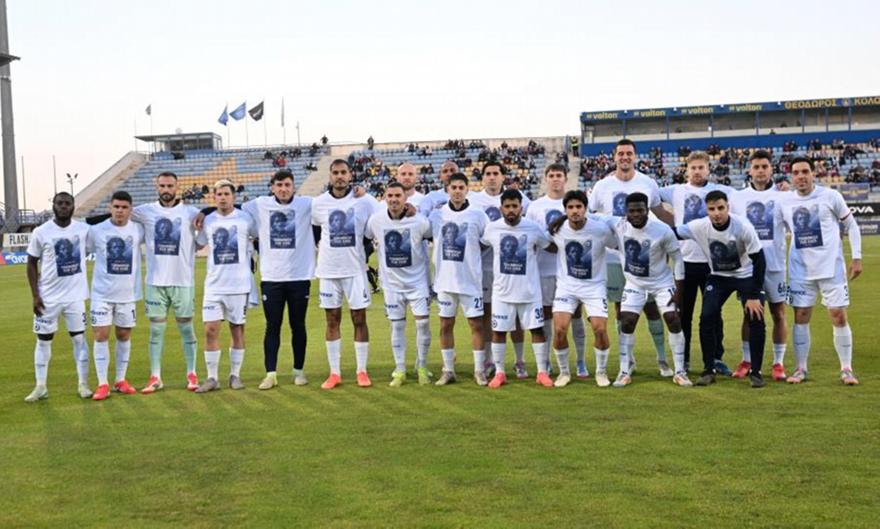 Με μπλούζες για τον αδικοχαμένο Τσιμάνγκα οι παίκτες του Ατρομήτου