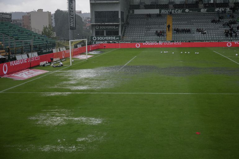 Ρίο Άβε-Εστρέλα: Λίμνη το γήπεδο, αναβλήθηκε το ματς