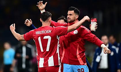 Η ενδεκάδα του Ολυμπιακού: Βασικοί Αναγνωστόπουλος, Στάμενιτς και Βέλντε