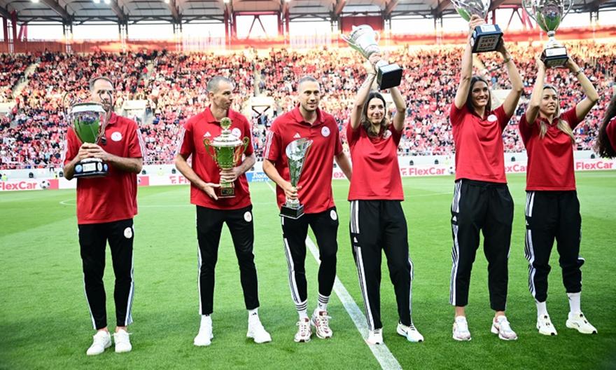 Οι κούπες του Ερασιτέχνη Ολυμπιακού στο «Γ.Καραϊσκάκης» και αποθέωση για τους αθλητές!