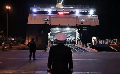 Πειραιάς: Εκκενώνεται το Blue Star 1μετά από τηλεφώνημα για βόμβα