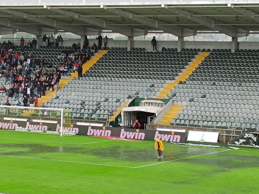 Ρίο Άβε-Εστρέλα: Λίμνη το γήπεδο, αναβλήθηκε το ματς