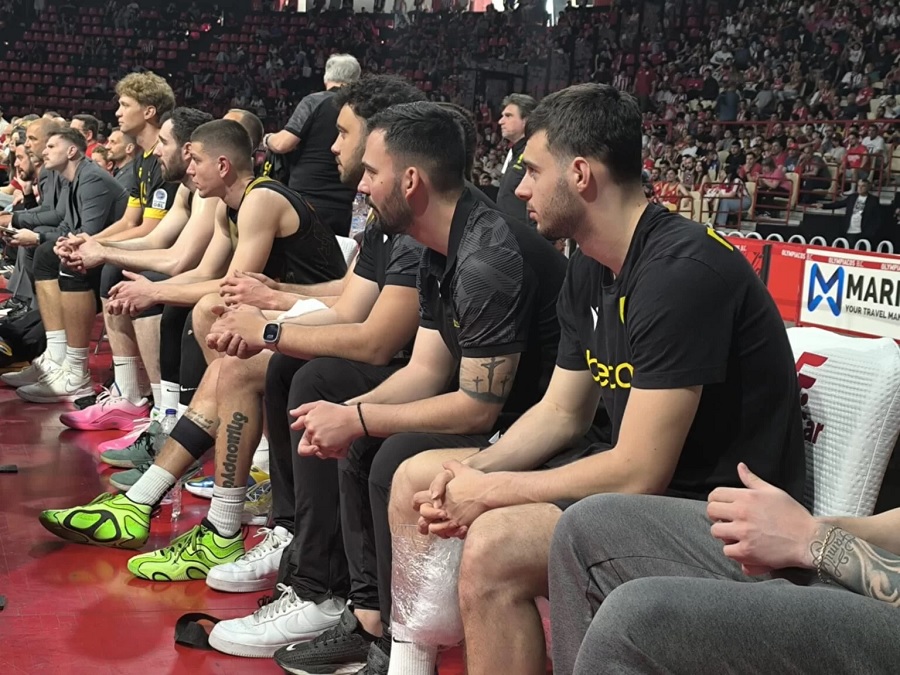 Ολυμπιακός-ΑΕΚ: Νοκ άουτ ο Καράμπελας